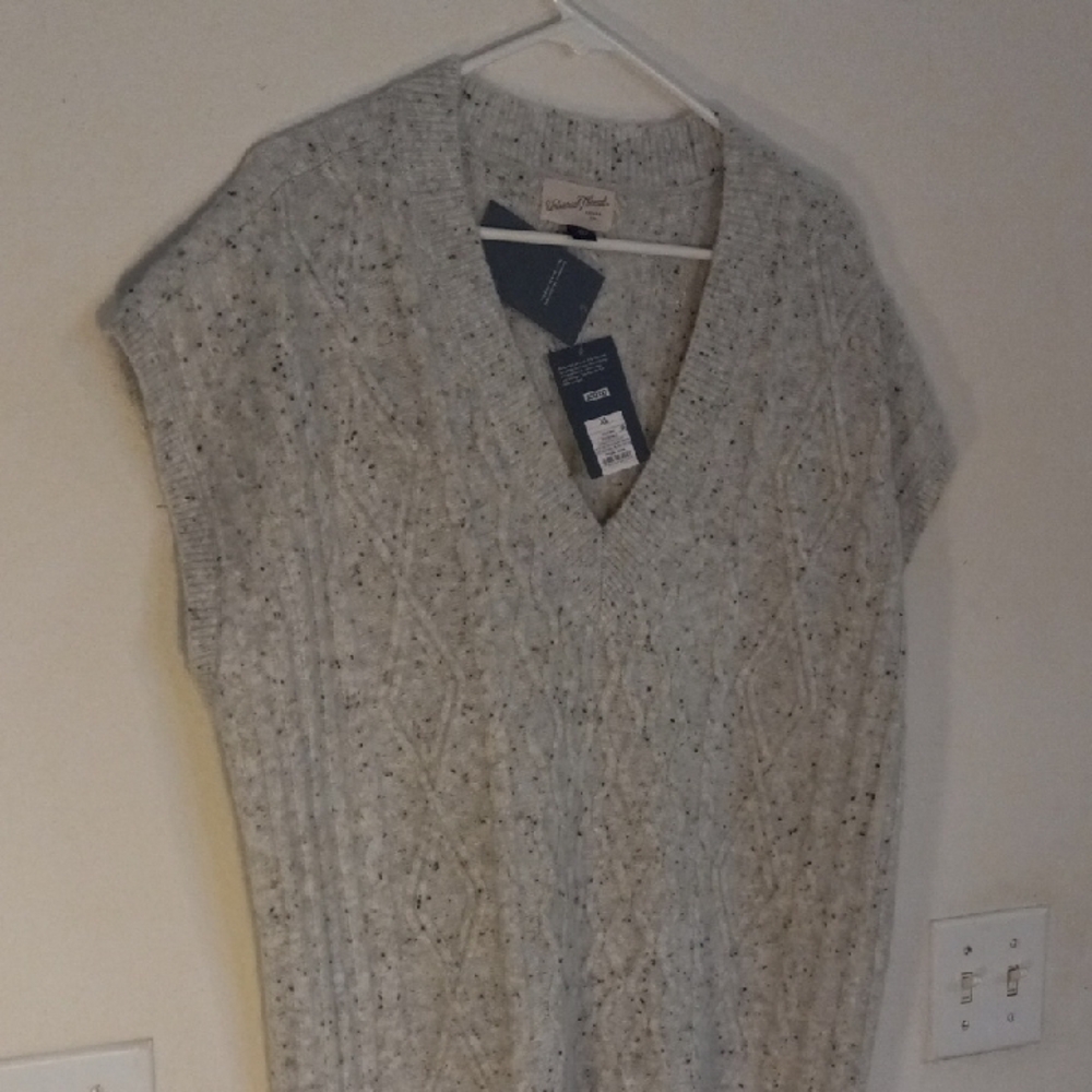 Universal Thread Speckled Gray V-Neck Sweater - Picture 6 of 8